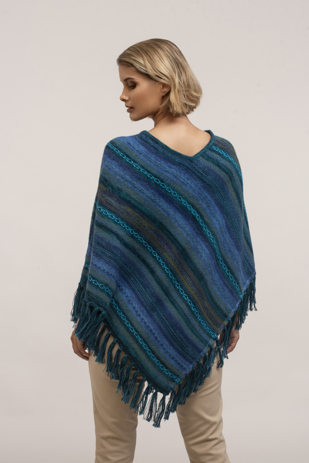 DSC_9833.NEF PONCHO SAMANTA COLOR TURQUESA FINAL 3E DSC_9833.NEF PONCHO SAMANTA COLOR TURQUESA FINAL 3E