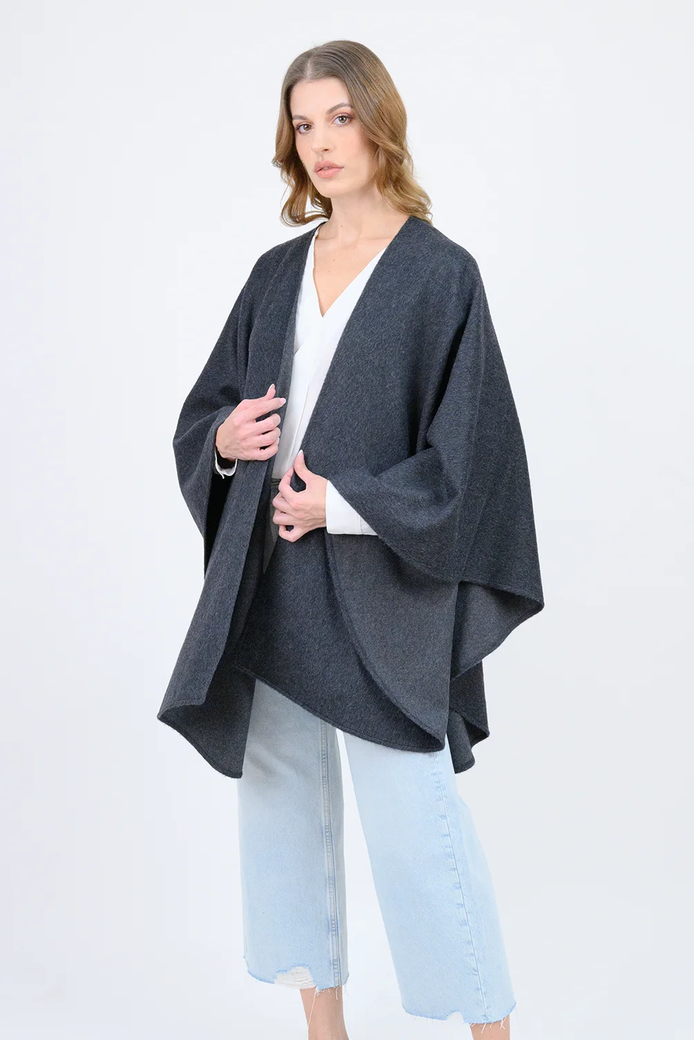 Ruana Tania_Negro_Charcoal_1 Ruana Tania_Negro_Charcoal_1