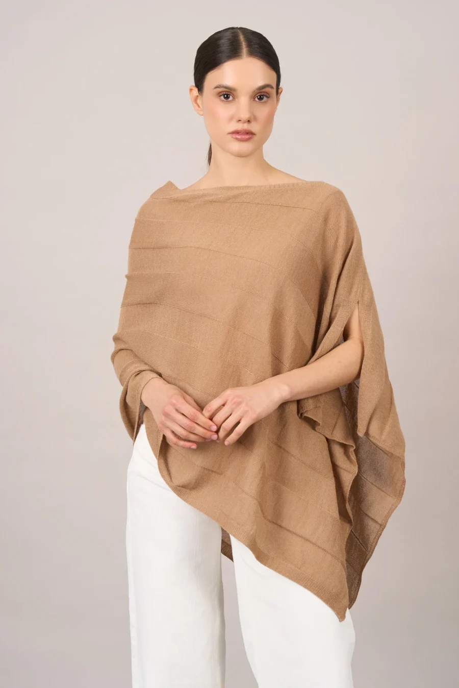 Poncho Thea Camello
