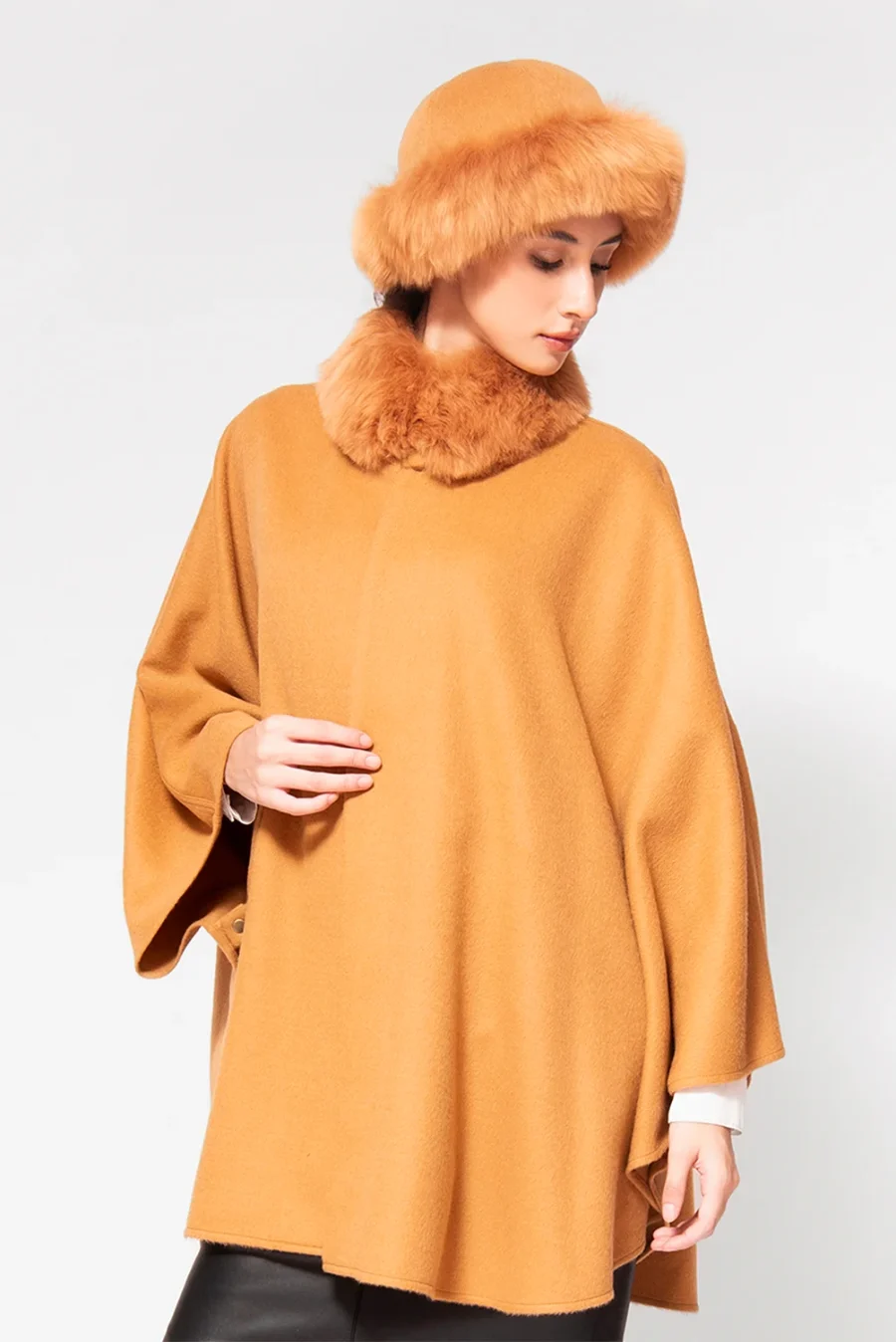 Nia Lucma Cape