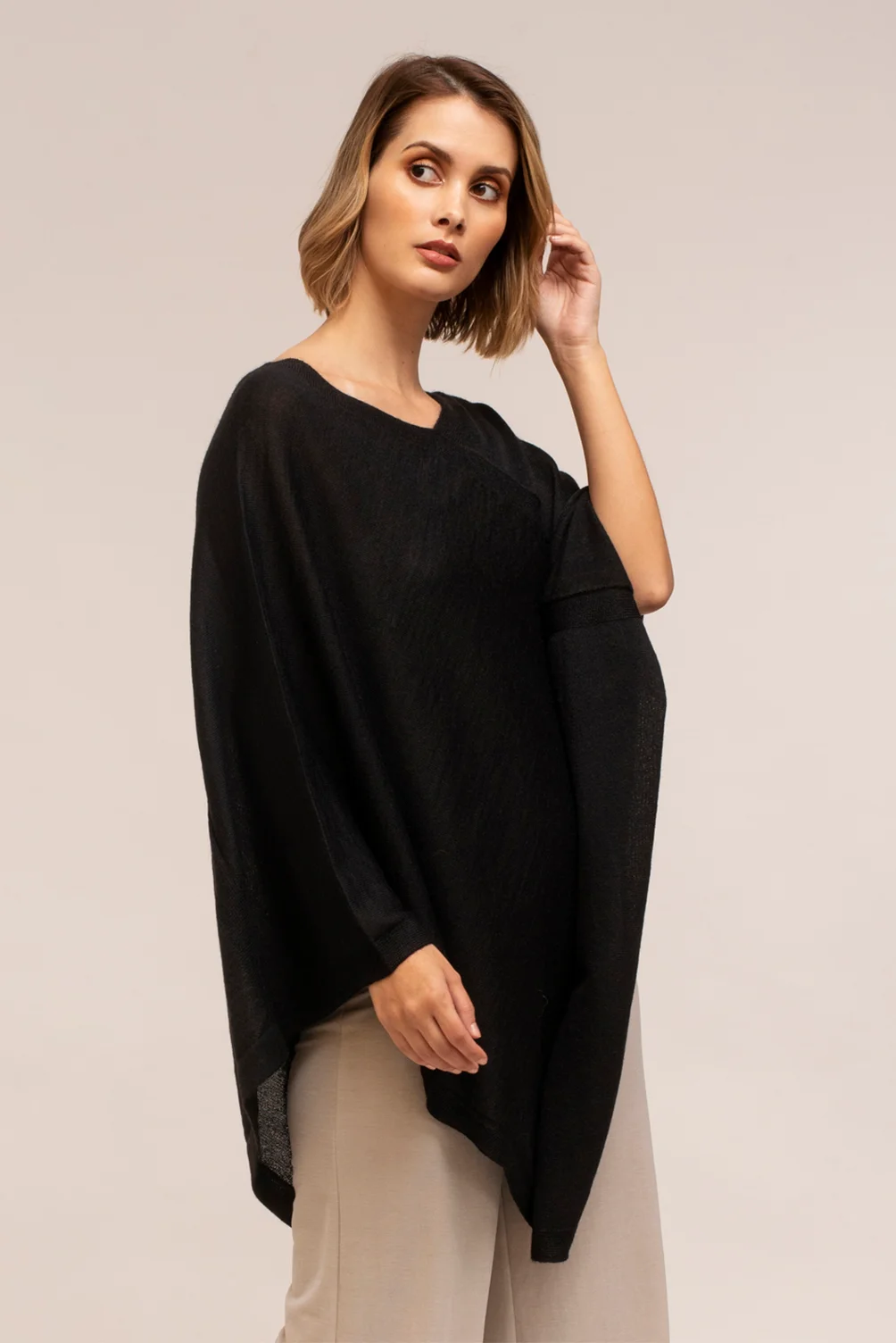 Poncho Alicia_Negro_2