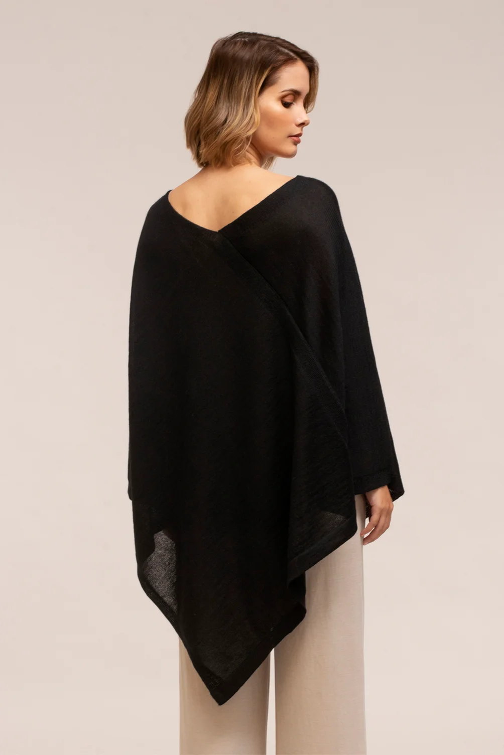 Poncho Alicia_Negro_3