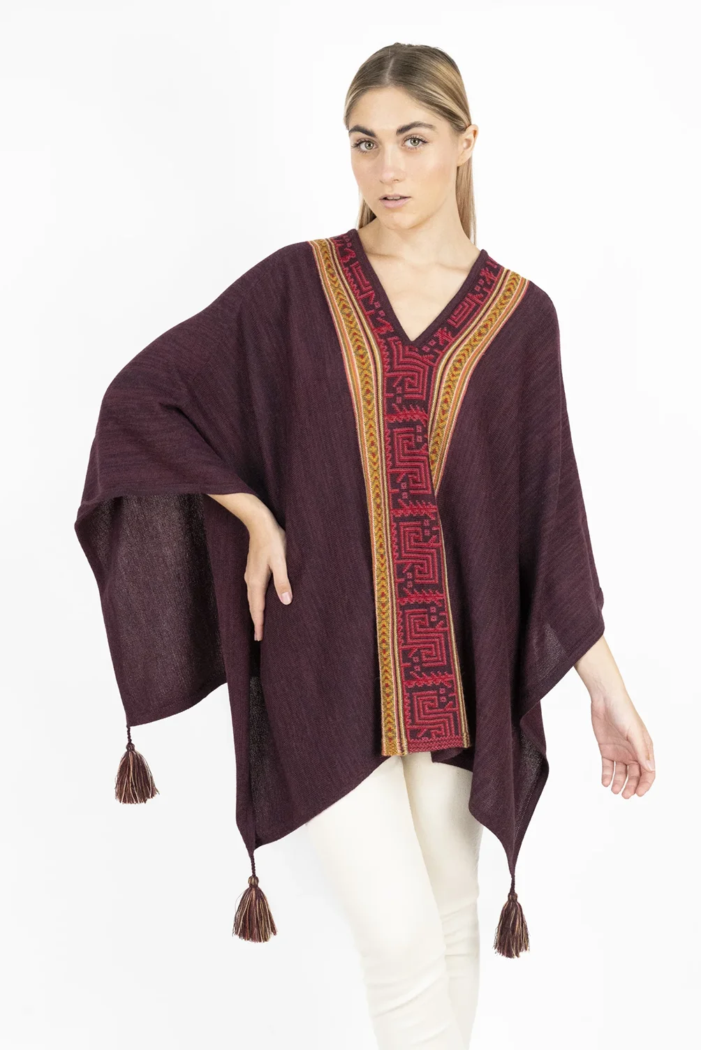 Poncho Moche_Guinda_1