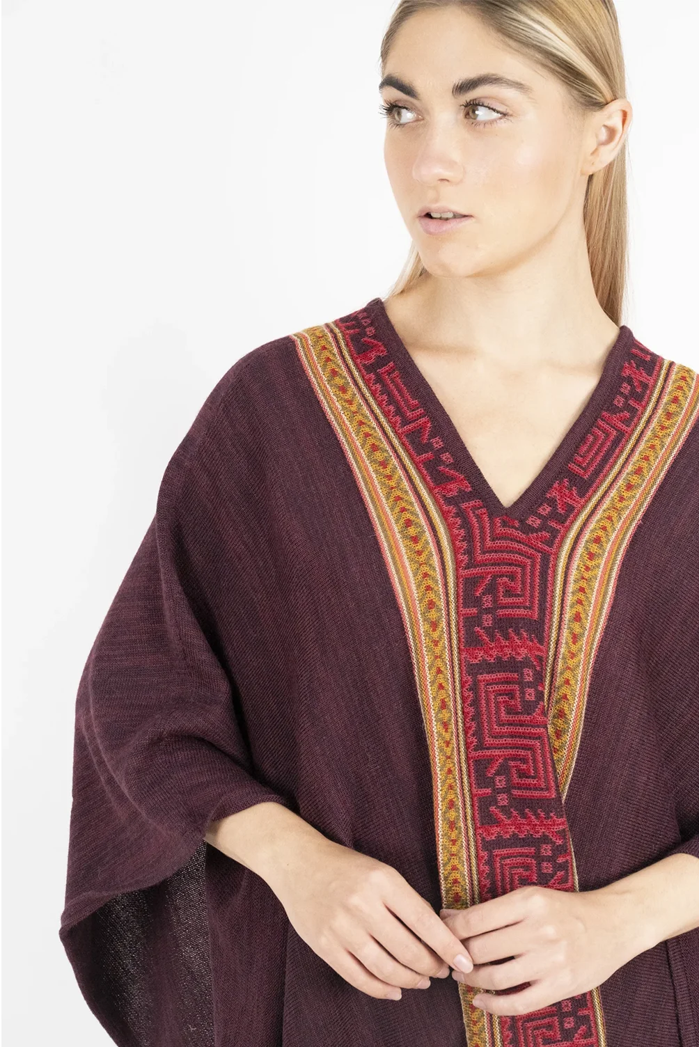 Poncho Moche_Guinda_2