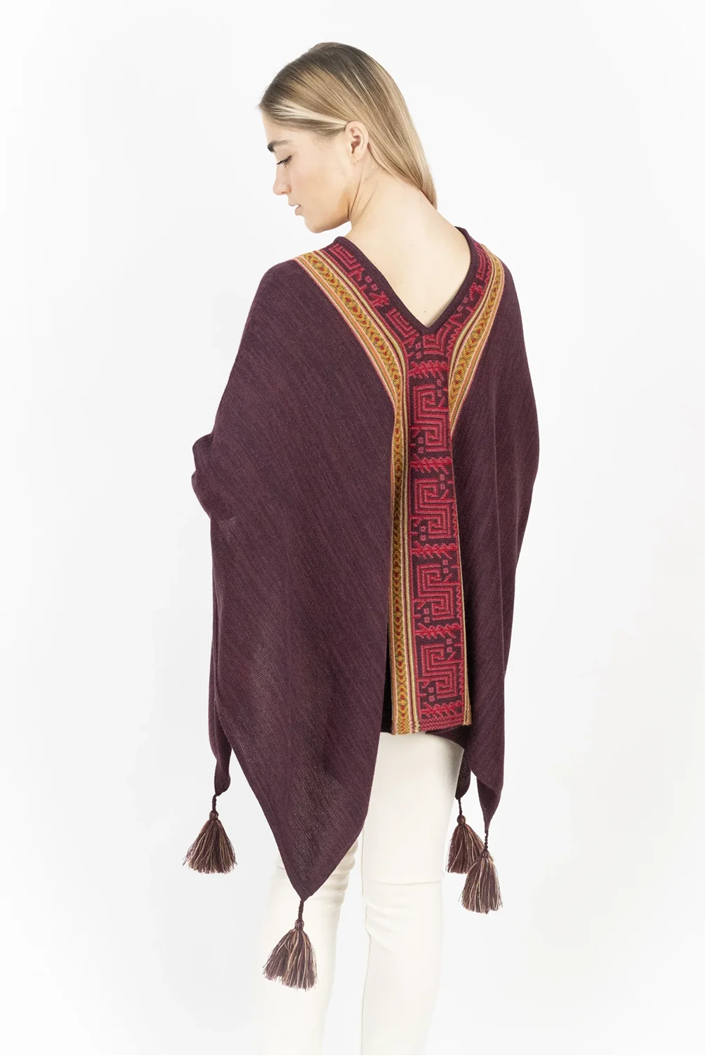 Poncho Moche_Guinda_3