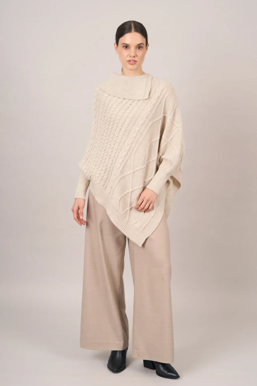 Pinela Beige Poncho